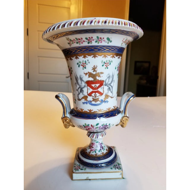 French Samson Chinese Export Style Armorial Urn For Sale - Image 3 of 11