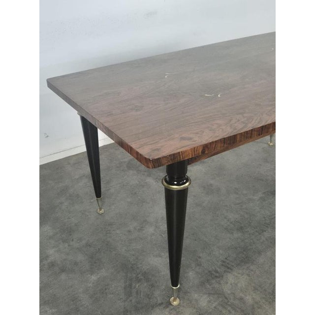 Dining Table in Burr Walnut with Tapered Legs, 1950s, in Very Good conditions. Designed 1950 to 1959