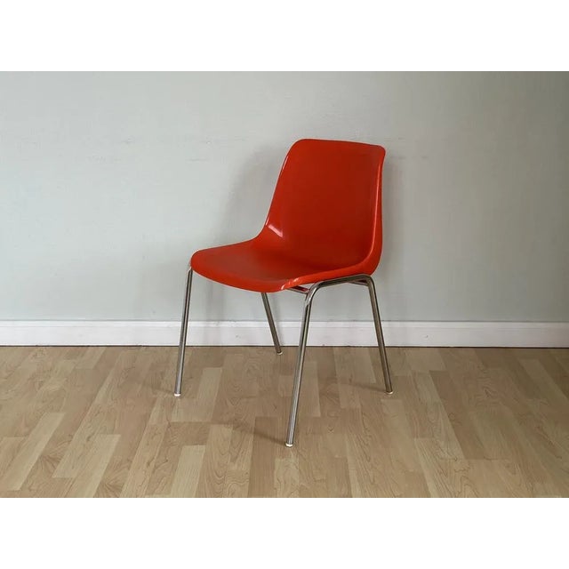 Great steel tube chairs with a plastic seat shell from a waiting room a dental practice. Up to 4 pieces must be stacked....