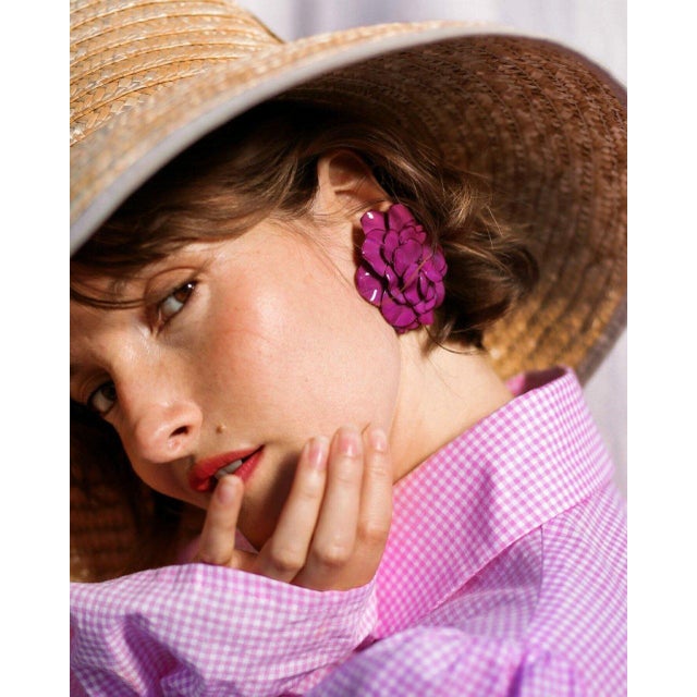 Earrings handmade in France. Weight: 15 grams. Dimensions: 7 cm in diameter. Composition: Émaline, resin enamelled in our...