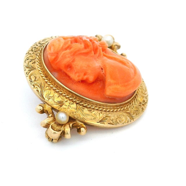 Late 19th Century Victorian Hand-Carved Mediterranean Coral Cameo Brooch in 14k Gold With Seed Pearls For Sale In Miami - Image 6 of 13