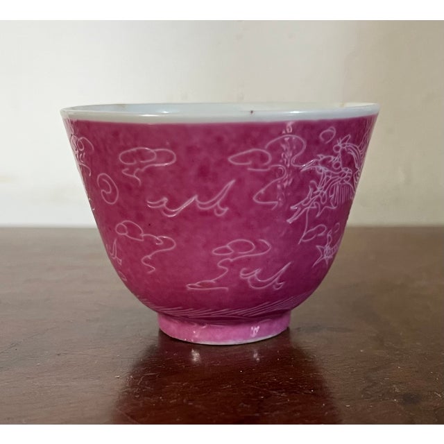 Antique 19th Century Late Qing Chinese Export Monochrome Pink Porcelain Tea Cup With Incised Sgraffito Decoration of Dragons in Clouds For Sale - Image 13 of 15