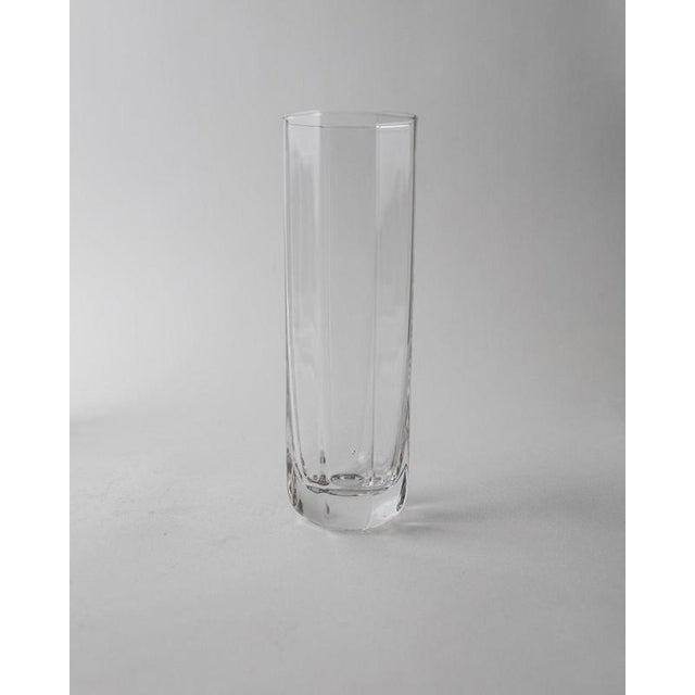 This vintage set of 9 Murano drinking glasses from the 1980s is a refined example of classic Italian glass tableware. Each...