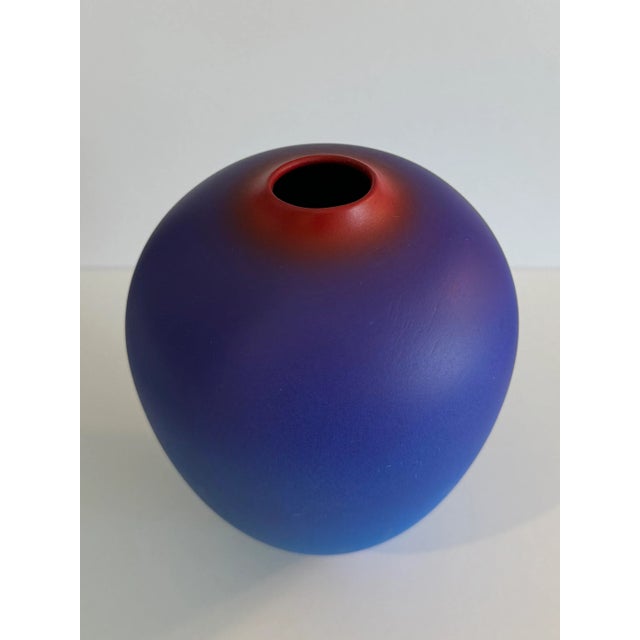 Gradation Ceramic Vase by Cheryl Williams For Sale - Image 4 of 11