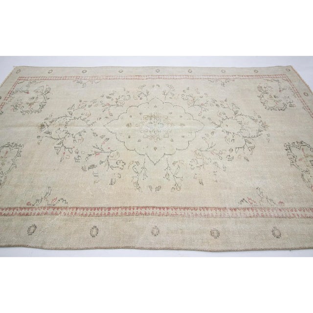 Traditional 1960s Vintage Washed Out Faded Rug- 5′10″ × 9′10″ For Sale - Image 3 of 7