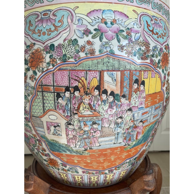 Beautiful colorful planter with wooden stand in very good condition as shown.