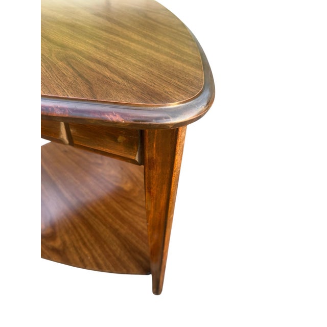 1950s Vintage Mersman Mid-Century Modern Walnut Guitar Pick Two-Tier End Table, Model 63-5 For Sale - Image 5 of 11