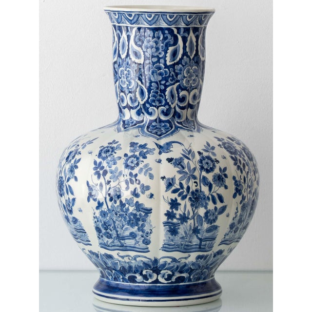 Delftware Floor Vase in Blue and White Chinoiserie by Plateelbakkerij Ram Arnhem, 1940s For Sale - Image 13 of 14