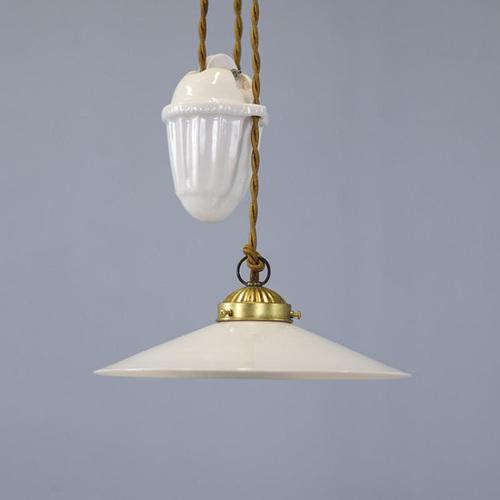This antique hanging lamp dates from the 1910s/1920s. What is special about this specimen is that the lamp can be adjusted...