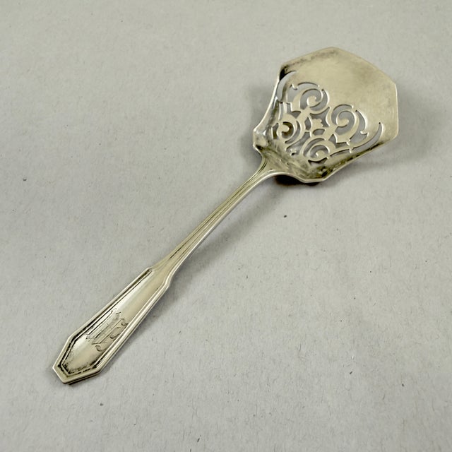 From Wallace & Sons Silver Company New York, in the Somerset pattern, a sterling silver tomato server, produced in 1913 –...