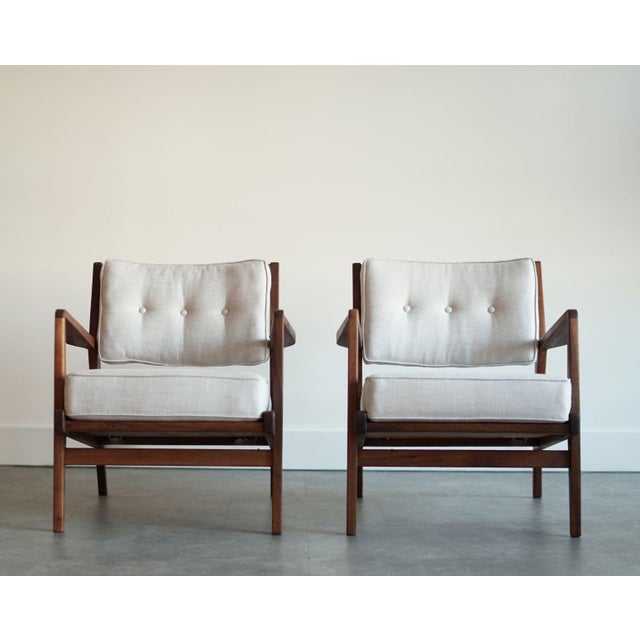 Walnut Lounge Chairs in Grey Linen by Jens Risom, Model U430, C. 1950s For Sale - Image 4 of 8