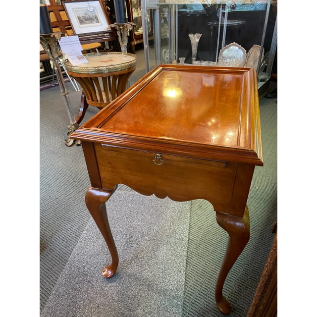 Queen Anne Mid 20th Century Cherry Queen Anne Style Side Glide One Drawer Tea Table For Sale - Image 3 of 12