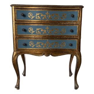 1950s Italian Hollywood Regency Giltwood & Teal Blue Three-Drawer Nightstand With Gold-Leaf Scrollwork For Sale