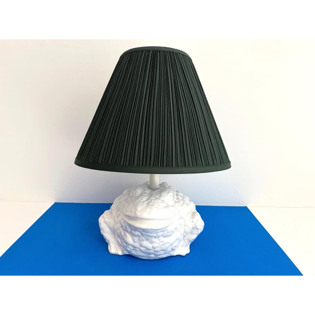 Wonderful whimsical 1960s Italian toad lamp of glazed white porcelain in the style of Jean Roger with wide smile, bumpy...