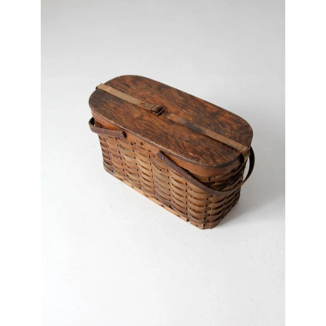 Farmhouse Antique Hawkeye Basket Insulated Picnic Basket For Sale - Image 3 of 13