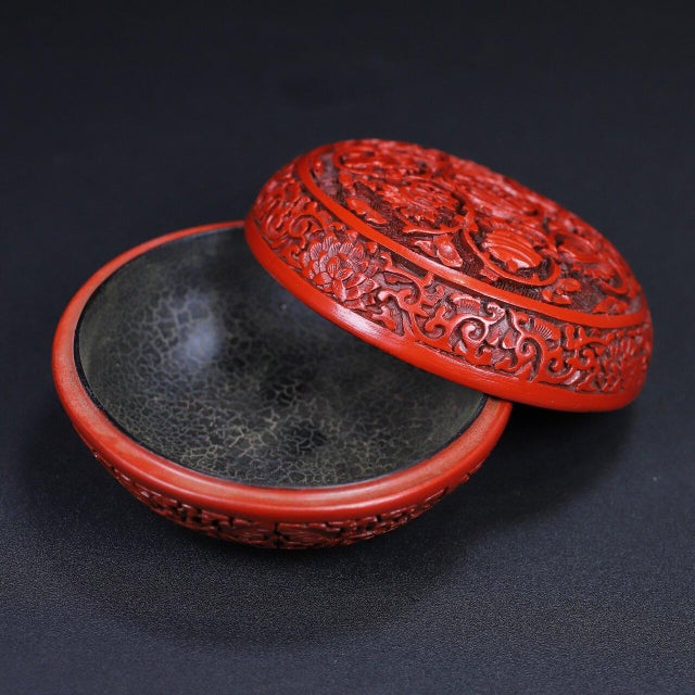 Vintage Chinese Cinnabar Lacquer Round Box – Carved Floral Motif, Jewelry Trinket Box For Sale - Image 9 of 11