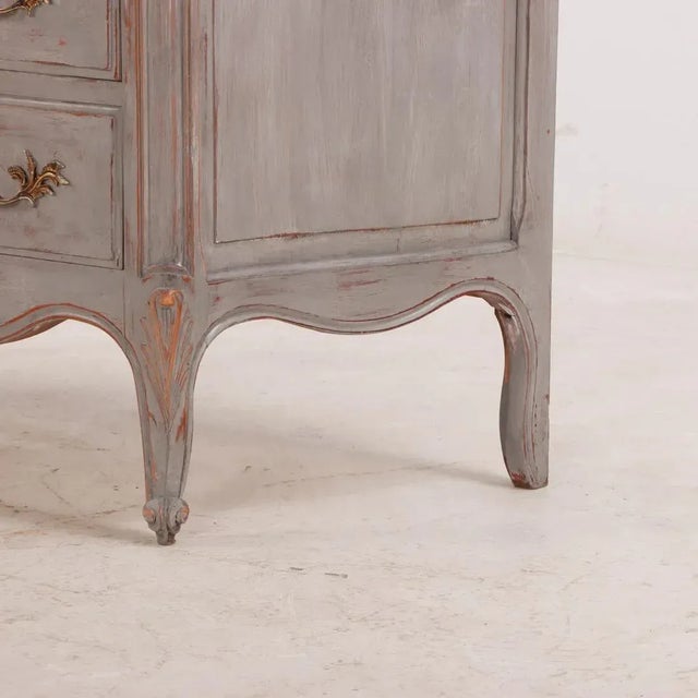 Gray French Louis XV Style Painted Three Drawer Commode C 1945 For Sale - Image 8 of 10