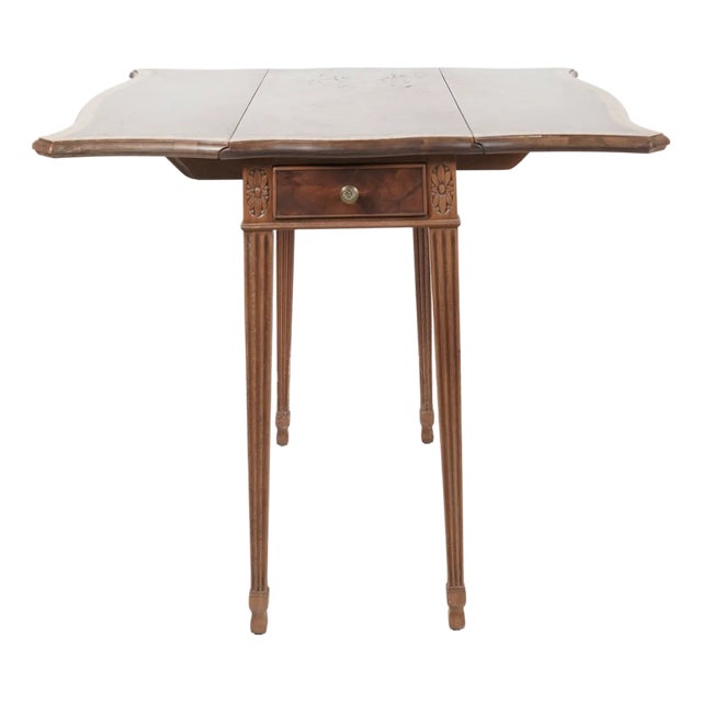 English Hepplewhite Style Inlaid Mahogany Pembroke Drop-Leaf Table With Satinwood Banding, Circa 1920–1940 For Sale