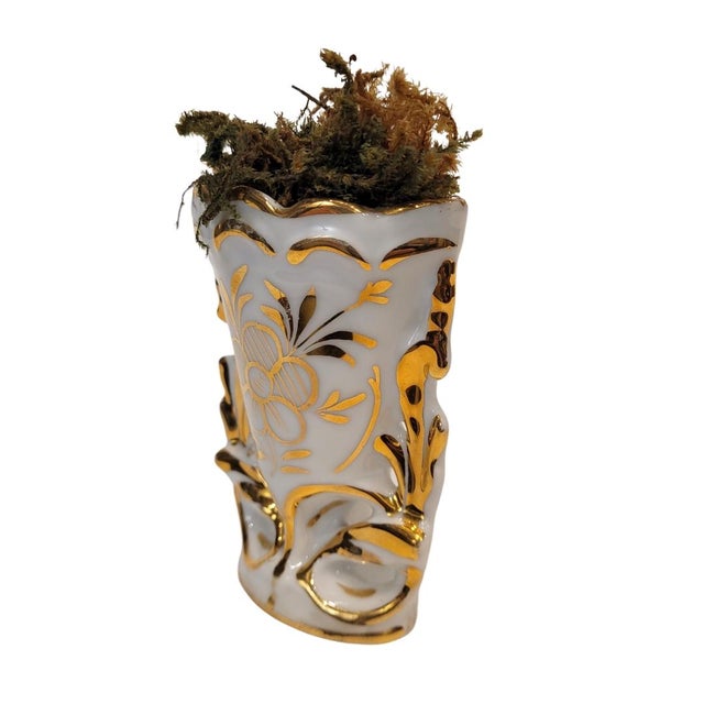 Vieux Paris porcelain vase, pps. 20th century – France Exquisite antique vase in “Paris Porcelain” or “Vieux Paris”. The...