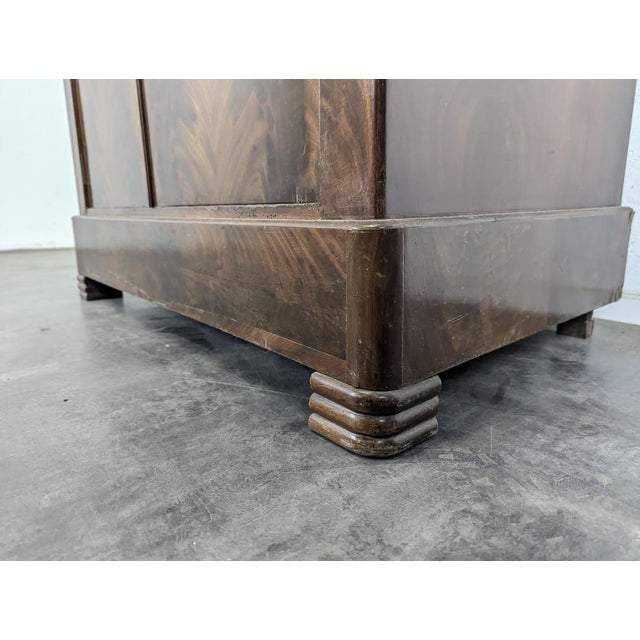 Louis Philippe Buffet in Flamed Mahogany For Sale - Image 6 of 7