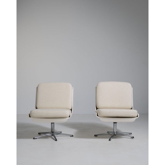 1970s Pair of Variopur Space Age Upholstered Swivel Chairs, Antique, Germany, Circa 1970 For Sale - Image 5 of 16