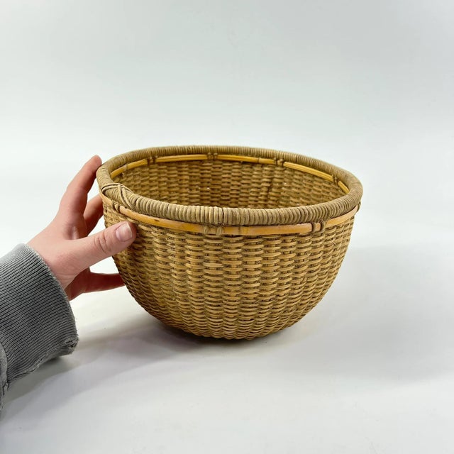 Early 20th Century Old Ndebele Basket MATTER COLLECTION For Sale - Image 9 of 9