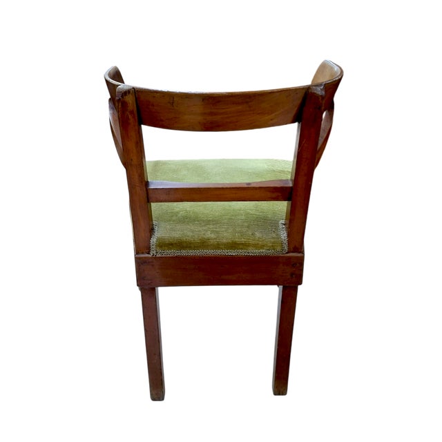 Walnut Tub Chair with "Pied-de-Biche" Legs – Late 19th Century This elegant tub chair, crafted from solid walnut in the...
