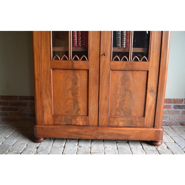 Antique Bookcase in Mahogany For Sale - Image 4 of 11