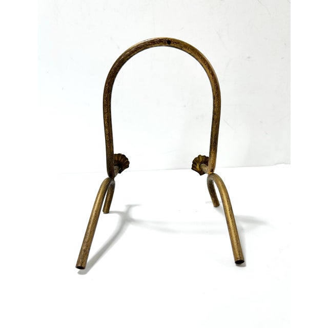 Late 20th Century Vintage Brass Shell Motif Display Stand – Coastal Regency Book or Plate Easel For Sale - Image 5 of 9