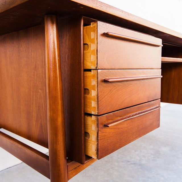 1960s Vintage Restored Arne Vodder Teak Executive Desk by h.p. Hansen, Denmark 1960s For Sale - Image 5 of 15