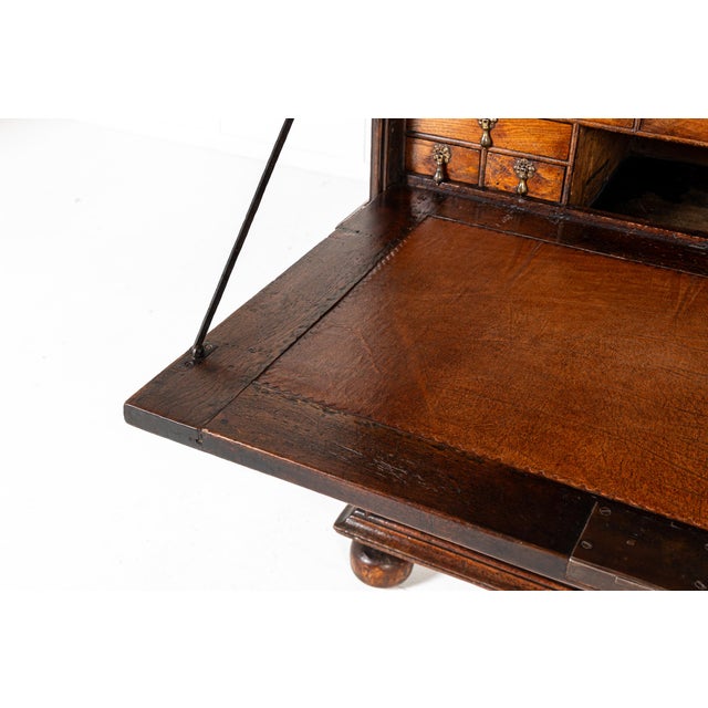 17th Century English William and Mary Walnut Escritoire For Sale - Image 3 of 12