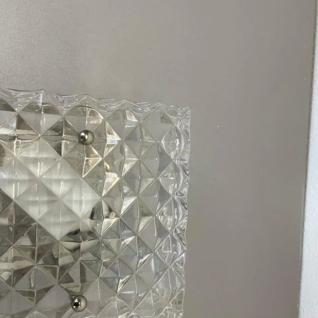 1970s Small Cubic Textured Glass Wall Light in style of Orrefors, 1970s For Sale - Image 5 of 18