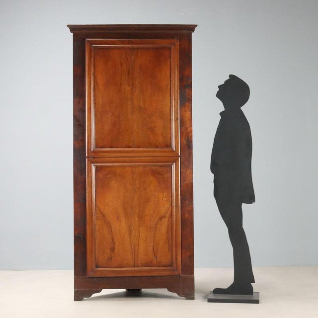 The corner cabinet in walnut and oak, crafted with antique woods, represents a perfect blend of functionality and Italian...