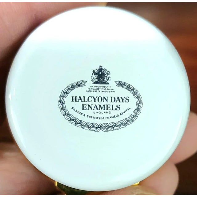 1970s Bilston & Battersea English Fine Enamel "Happy Birthday" Round Box For Sale - Image 5 of 10
