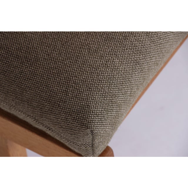 Used armchair in good condition, model GE375. Designed by Hans J. Wegner in 1969, this armchair was produced until...