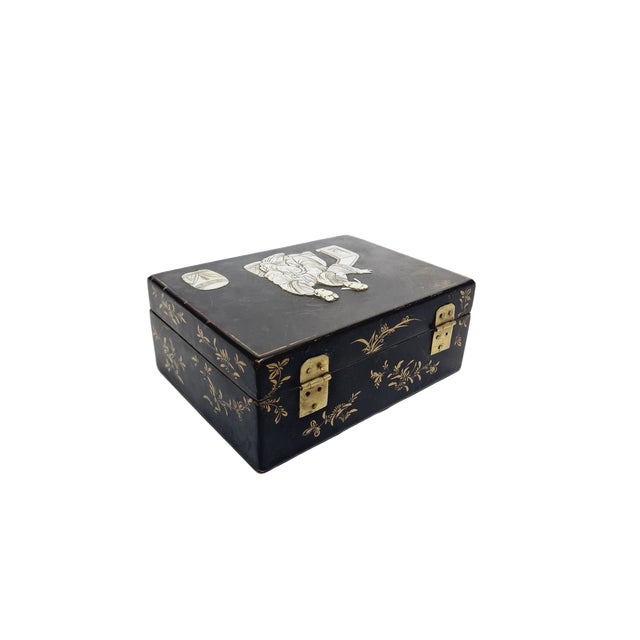 Art Nouveau German Box with Marquetry, 1900s, in Good conditions. Designed 1920 to 1949