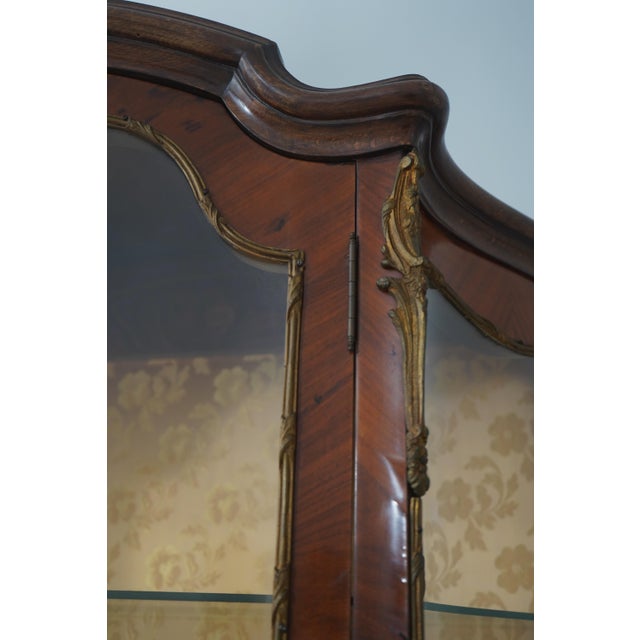 Vintage French Louis XV Vitrine Curio Display Cabinet For Sale - Image 12 of 18