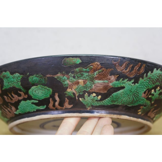 Antique Chinese Kangxi Famille Noire 5 Toed Dragon Dish Bowl 11" For Sale - Image 13 of 18
