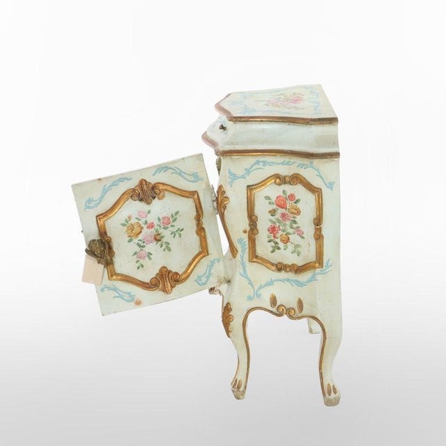 French Rococo Style Louis XIV Hand Painted Bombay Side Stand With Cherubs 20thC For Sale - Image 12 of 12