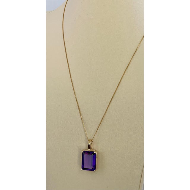 12 Ct Emerald Cut Amethyst Pendant /Necklace + 14 Kt Yellow Gold Chain Vintage For Sale - Image 4 of 18