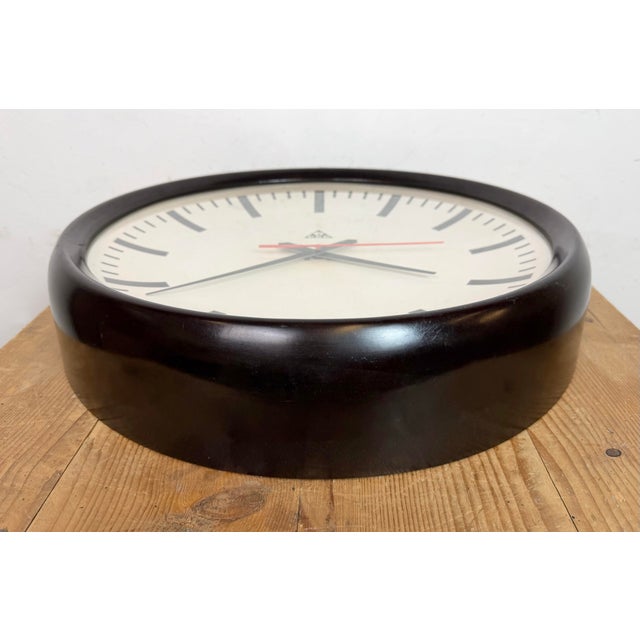 Large Industrial Bakelite Factory Wall Clock from Pragotron, 1960s For Sale - Image 13 of 17
