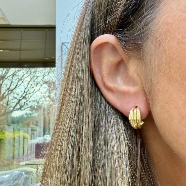 Gold Ladies Tiffany & Co. 18k Yellow Gold Small Omega Shrimp Huggies Clip on Earrings, A Pair For Sale - Image 8 of 8