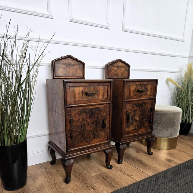 1940s Italian Art Deco Nightstands in Burl Walnut, 1940s, Set of 2 For Sale - Image 5 of 10