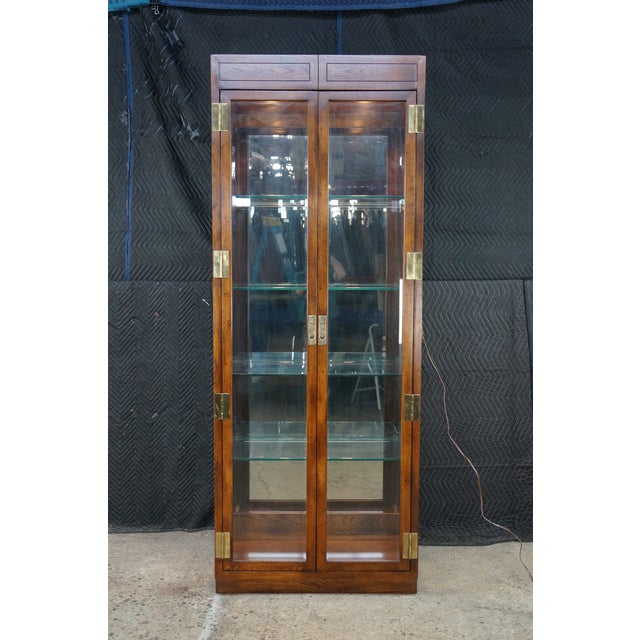 1970s Mid Century Henredon Scene One Oak Campaign Curio Display Cabinet Vitrine 1979 For Sale - Image 5 of 18
