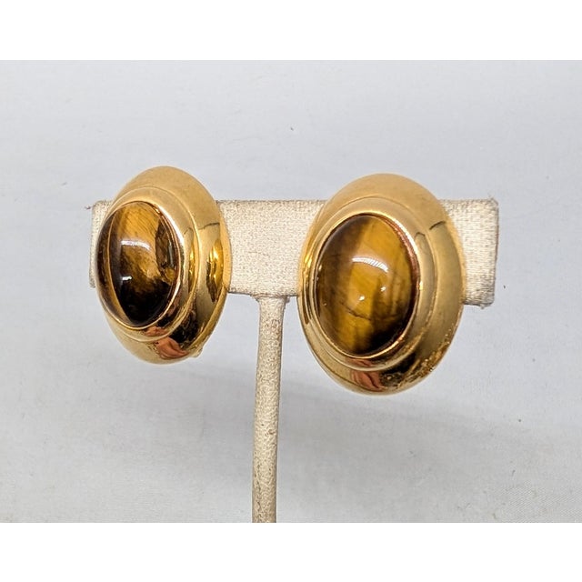 Vintage Signed Alexis Kirk Oval Goldtone Faux-Tiger's Eye Clip Earrings- 2 Pieces For Sale In Philadelphia - Image 6 of 9