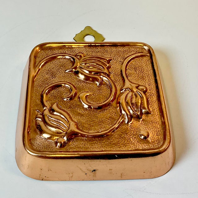 1950s Vintage Arts & Crafts Farmhouse Boho Chic Tulip Copper Mold With Brass Hardware For Sale - Image 4 of 12