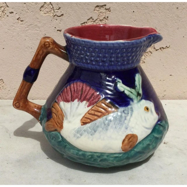 1930s 1930s English Majolica Pitcher With Fish For Sale - Image 5 of 6