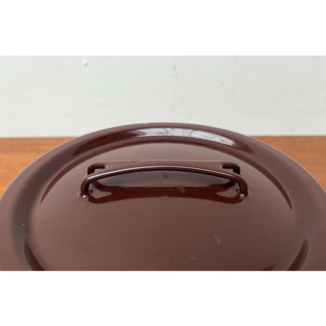 Mid-Century Modern Brown Minimalist Enamel Pot by Seppo Mallat for Finel, Finland, 1960s For Sale - Image 4 of 18