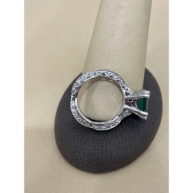 2010s 2 Carat Natural Square Emerald & 0.65 Ct Diamond Ring in Platinum For Sale - Image 5 of 18