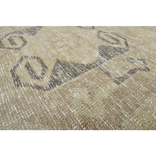 1970s 1970s Vintage Handmade Wool Cotton Turkish Beige Area Rug For Sale - Image 5 of 11